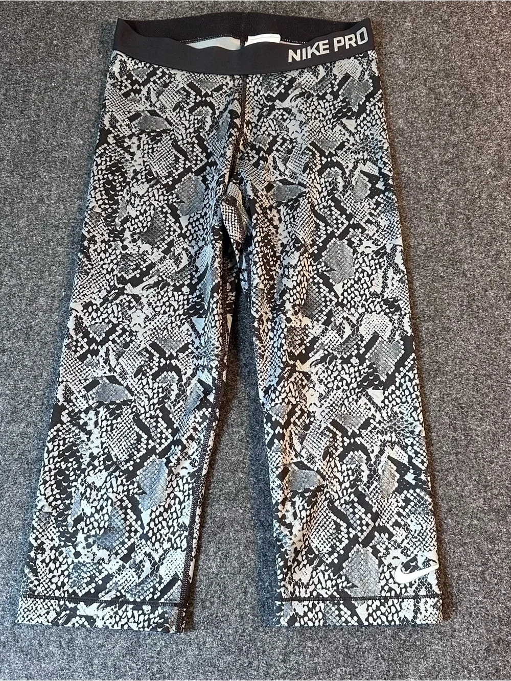 Nike Black and Gray Snake-Print Cropped Leggings